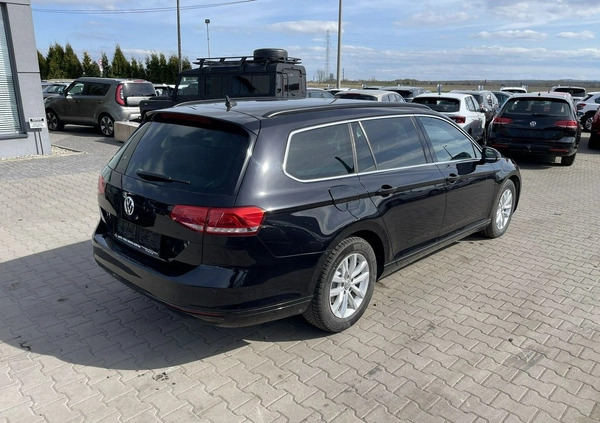 Volkswagen Passat cena 36900 przebieg: 246400, rok produkcji 2015 z Mikołajki małe 56